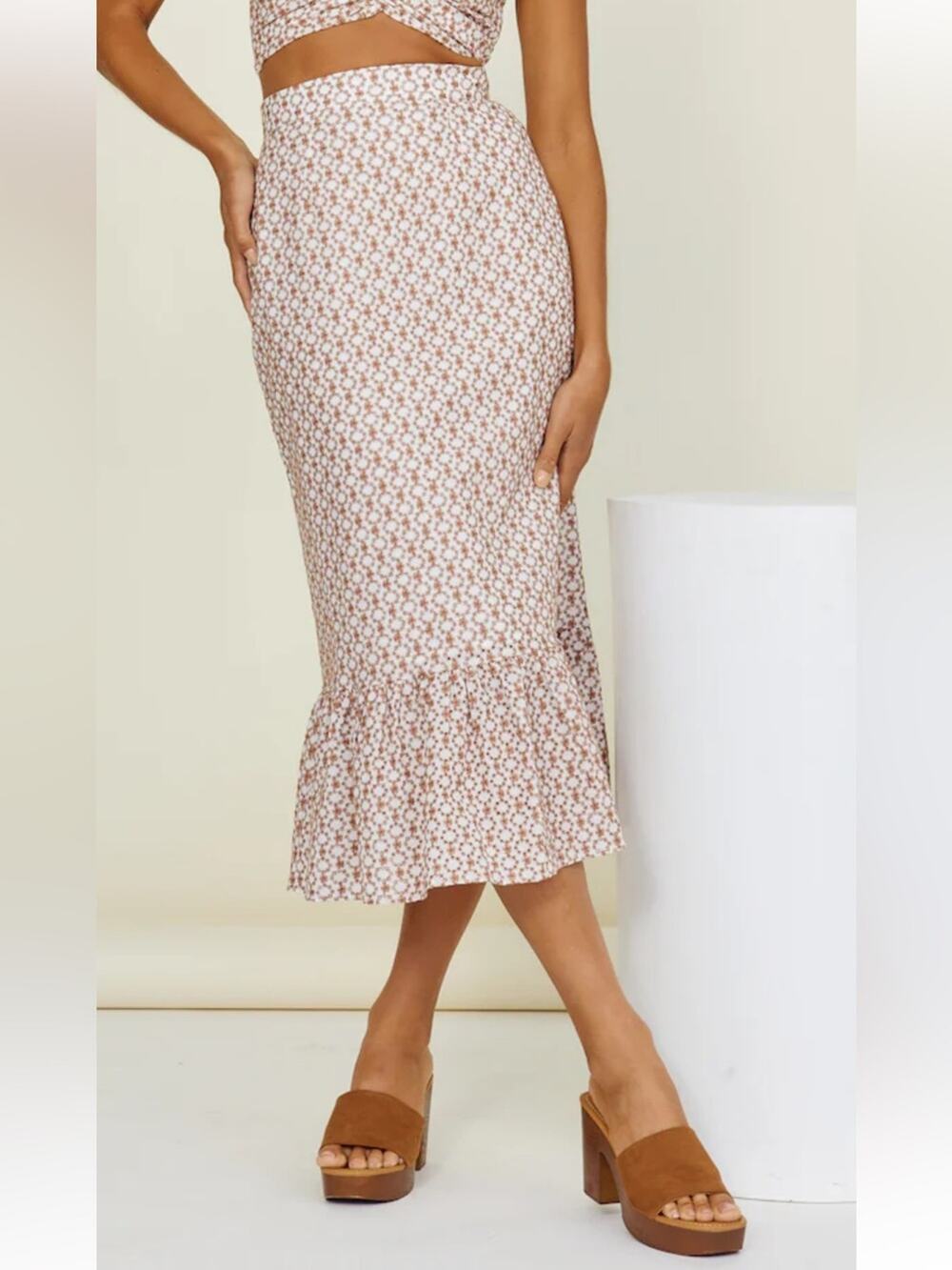 MINKPINK Tanjil Floral Embroidered Midi Skirt Ruffle Hem Size Small